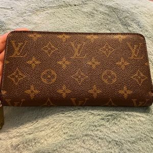 Louis Vuitton zippy wallet Monogram